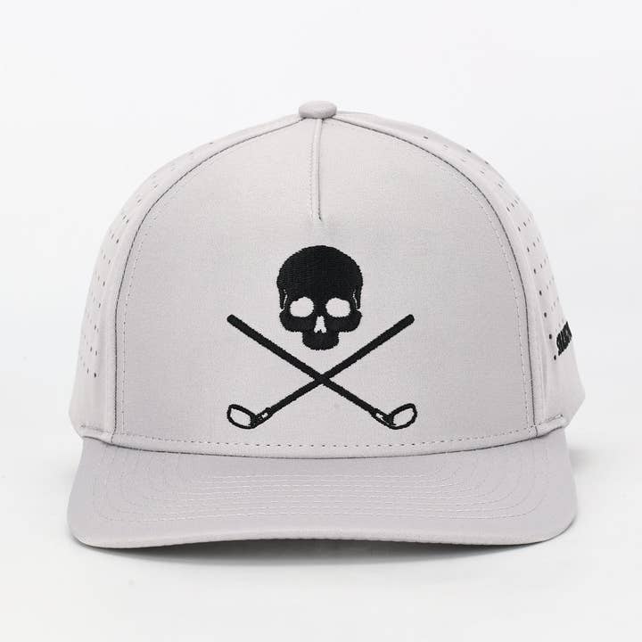 Casquette de golf grise avec tête de mort et os croisés pour la vente par Shank It Golf