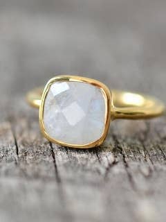 Regnbåge Moonstone Kudde Ring för wholesale av Sosie Designs