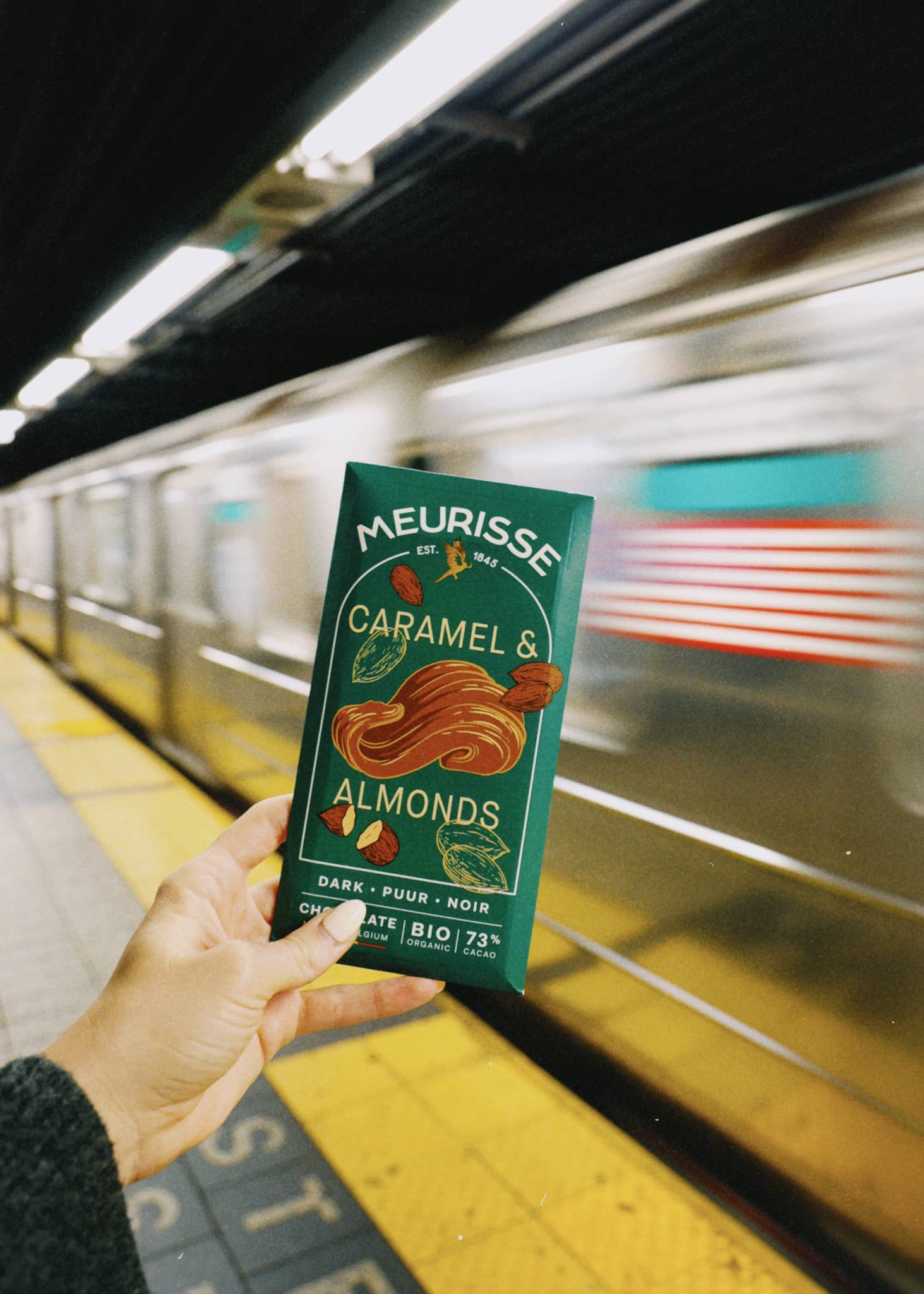 MEURISSE - est.1845 - Wholesale Chocolate Bar - Organic Dark Chocolate with Caramelised Almonds (100g)3