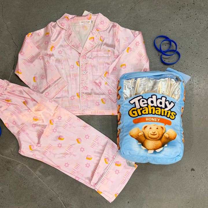 Tweenstyle par Stoopher - Ensemble de Loungewear en Soie pour Hanoucca - Rose Clair pour la vente par Tweenstyle By Stoopher