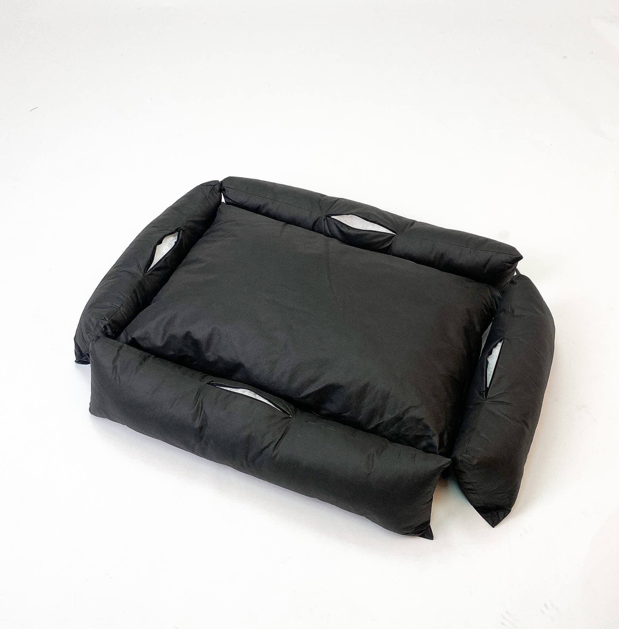 D-PERIODICO-2/B-NEGRO-1 NIDO DE CAMA REVERSIBLE PARA MASCOTAS HUDOG & HUCAT de venta al por mayor en Faire7