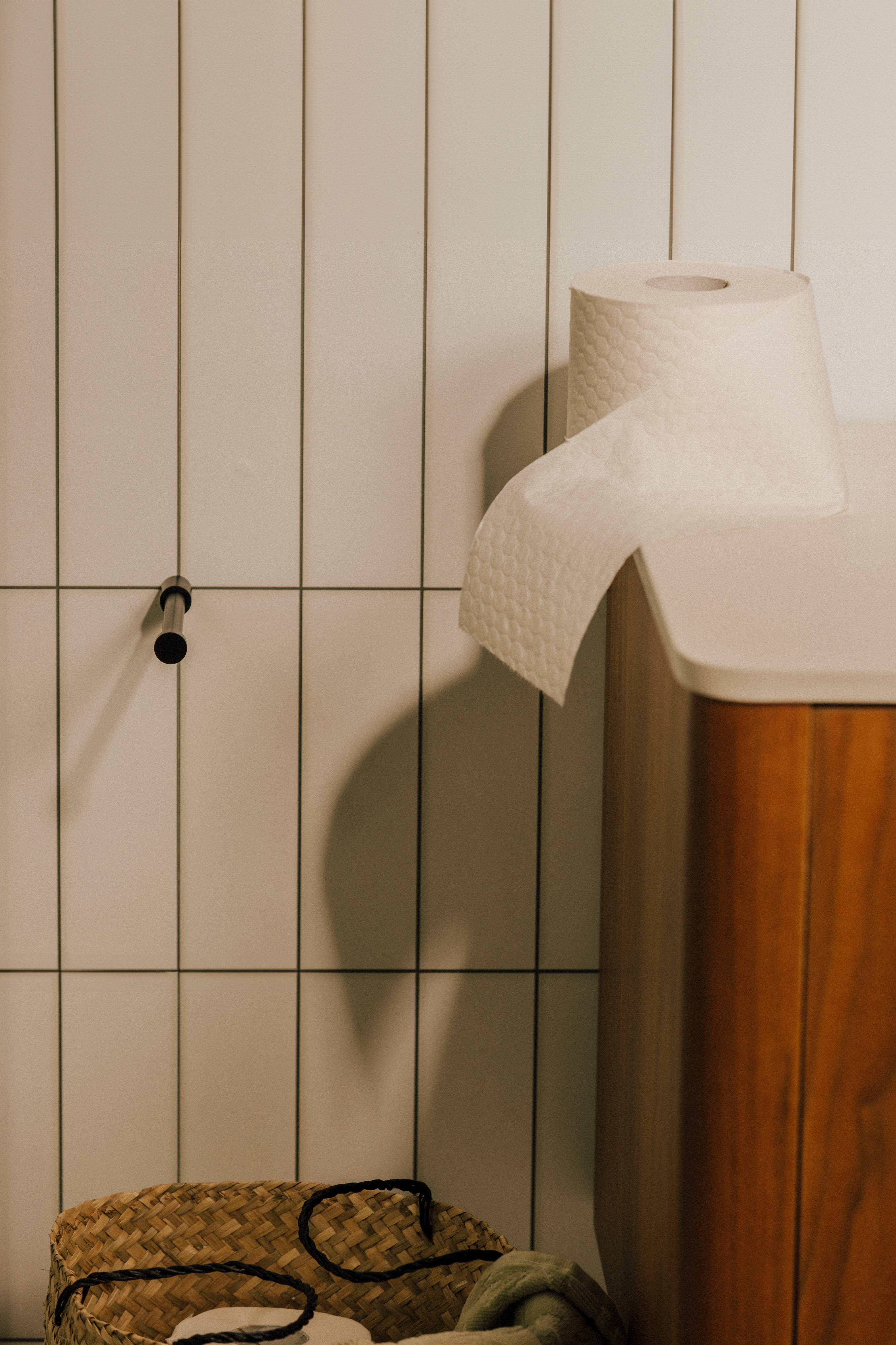 COSMIC BRAND - Vente Porte-rouleaux de papier toilette - Porte-rouleau Cosmic sans couvercle, droit, fixation simple, Thin Logic0