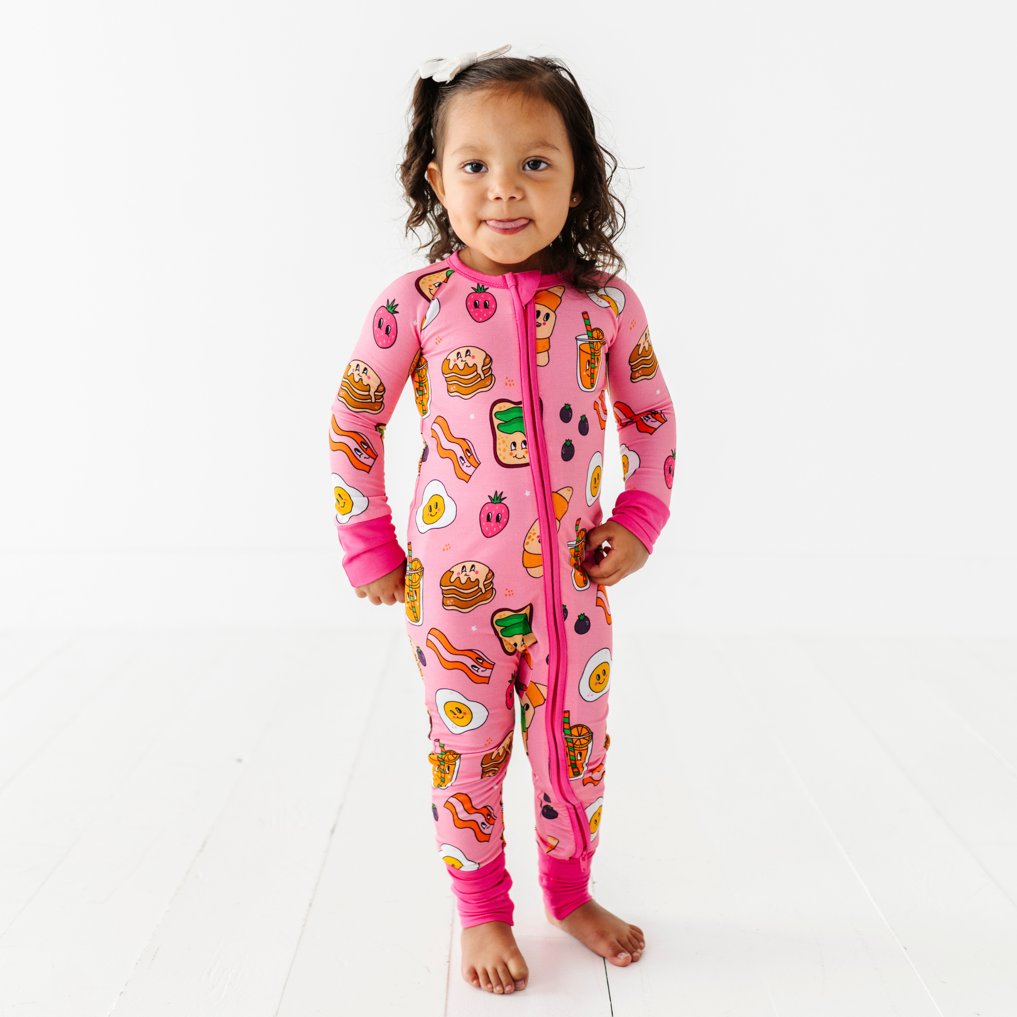 Kiki + Lulu – wholesale Jumpsuit – Baby – Pink Breakfast Convertible Footie4