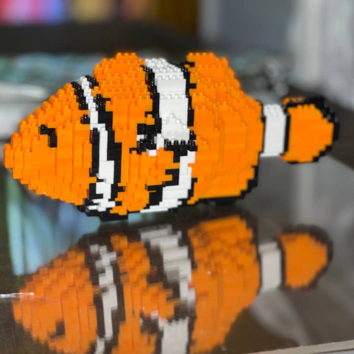 MicroClownFishModel - Kit de construction pour enfants pour la vente par Inspired Passion Productions,LLC