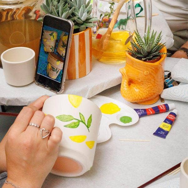 Oasis of Life - Vendita all'ingrosso Kit per lavoretti fai da te - Set di pittura per vasi fai-da-te con piante grasse β Set di pittura per 4 persone β Incl. 4 vasi decorativi, 4 mini piante grasse, 24 colori e pennelli β Set regalo creativo5