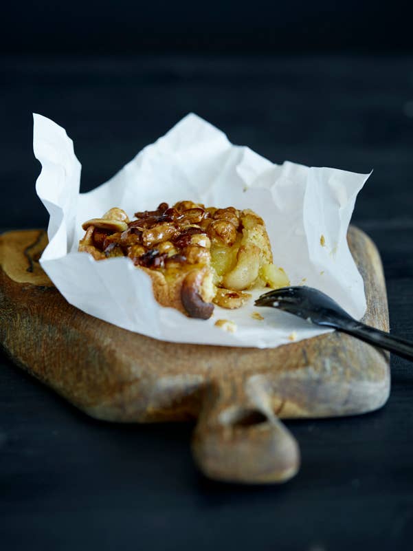 Robust serving and cutting board for wholesale by Laura Living Style