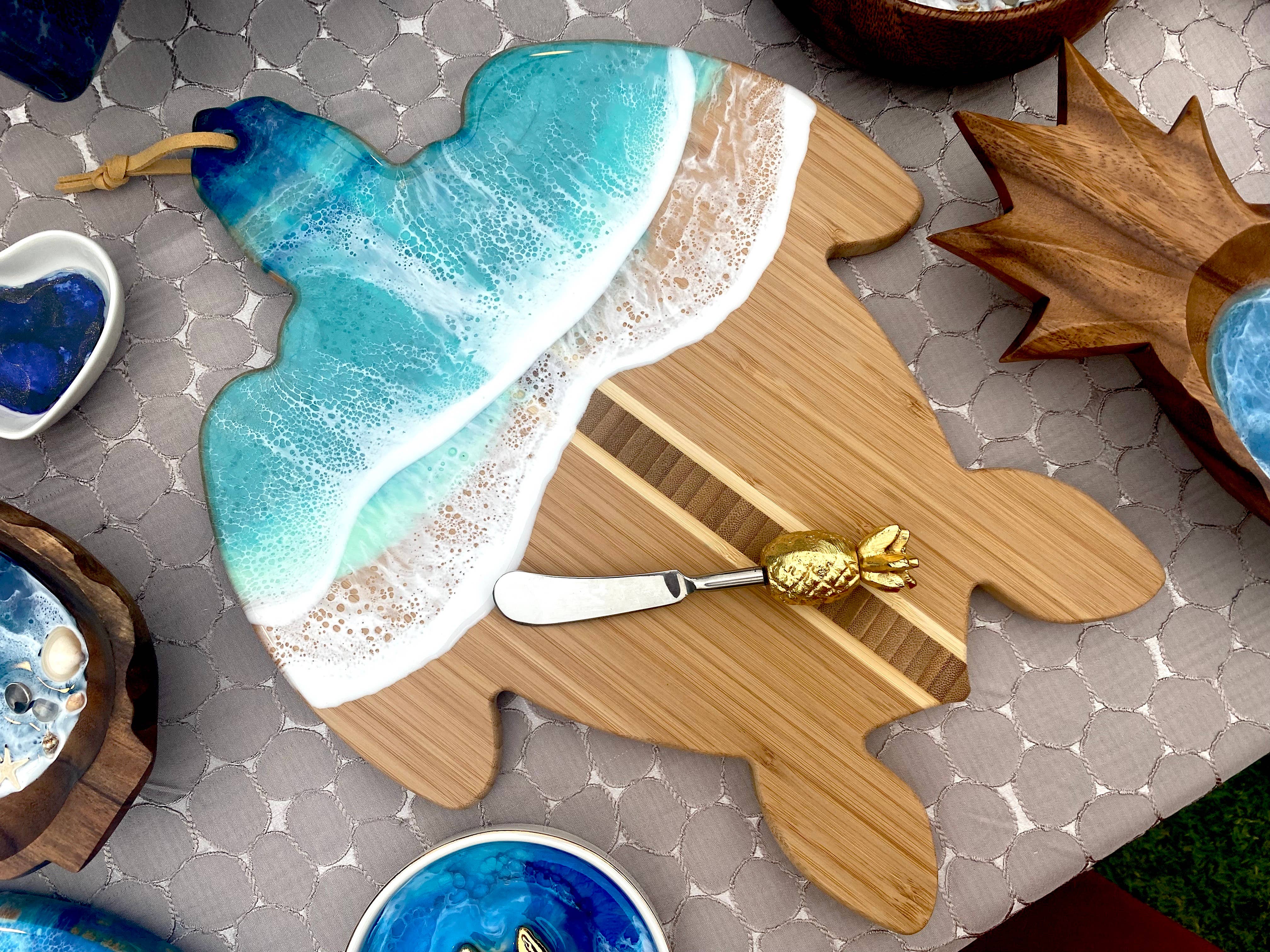 TBM Creations LLC - Vente Plateaux à fromage - Planche à fromage en résine Tortue | Planche à charcuterie Honu fabriquée à Maui11