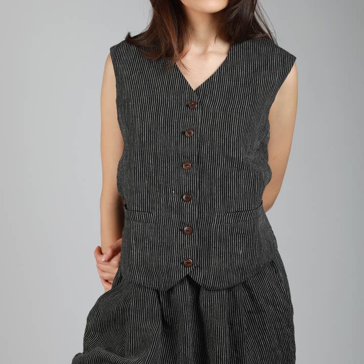 Gilet in lino bianco su misura EVE per donne. per la vendita all'ingrosso da parte di Knotium