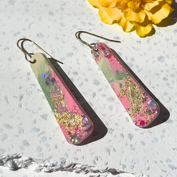 Lange Tropfenohrringe — Life is Peachy für den Großhandel von Isla & Marigold