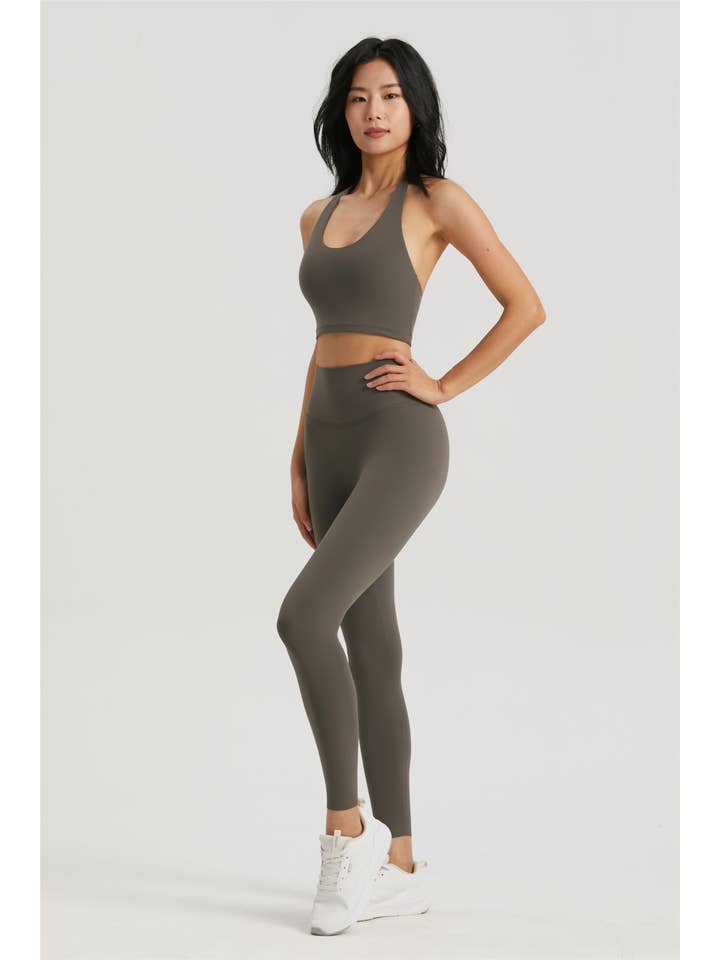 91thelabel – Großhandel Sportbekleidungsset – Damen – Daphne Lycra® Neckholder-Sport-BH & Leggings-Set8
