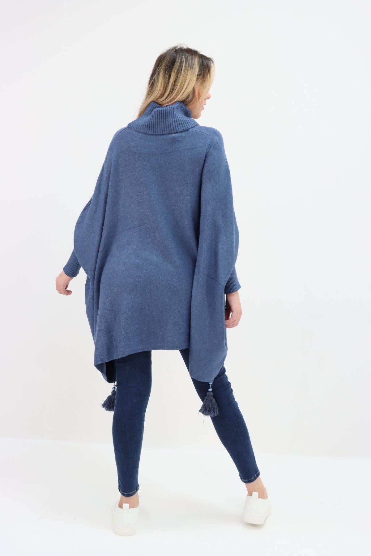 Miss Bold - Vente Poncho – femme - Poncho tunique italien à col bénitier et manches chauve-souris à pompons9