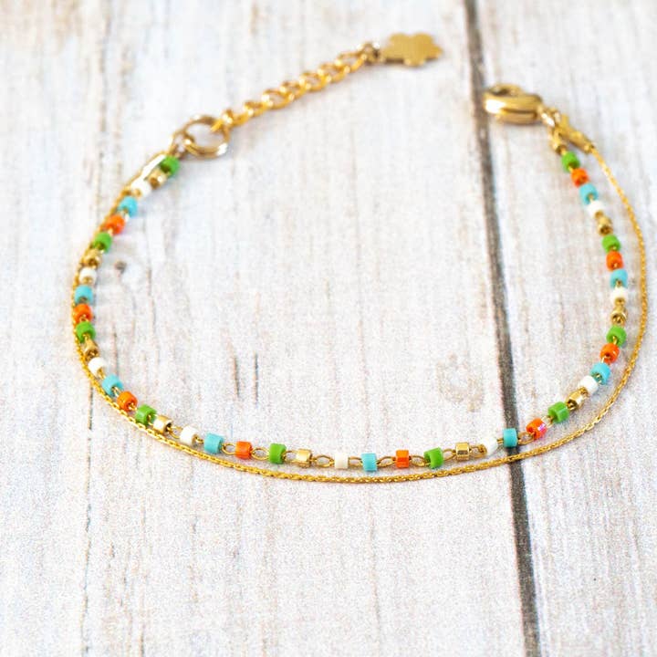 Pulsera fina, colorida, minimalista y delicada, joyas de diseño/cadena fina chapada en oro, pequeñas perlas de vidrio japonesas Miyuki para venta al por mayor de Atelier Vivienne