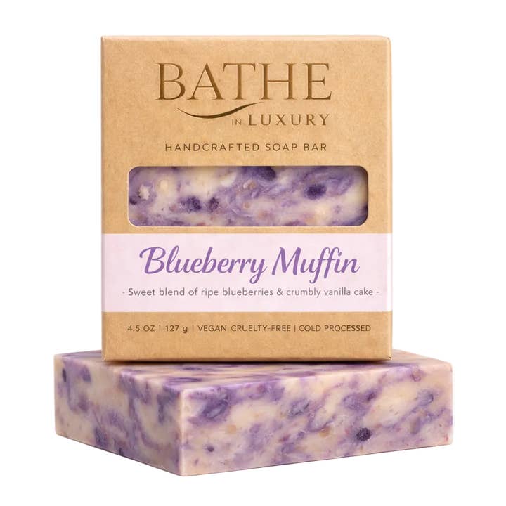 Blåbærmuffin Sæbebar – Varm Bagerikomfort for engroshandel hos Bathe in Luxury