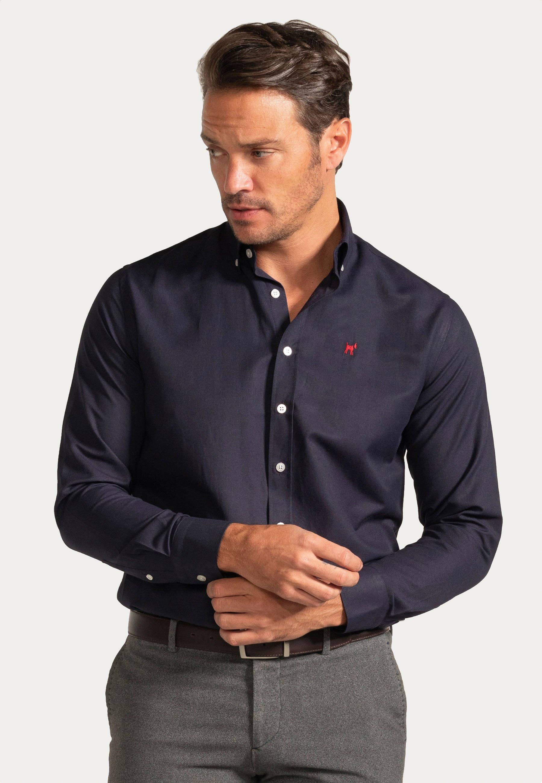 williot – Großhandel Hemd mit Button-down-Kragen – Herren – Schlichte marineblaue Slim-Fit Oxford-Hemd1