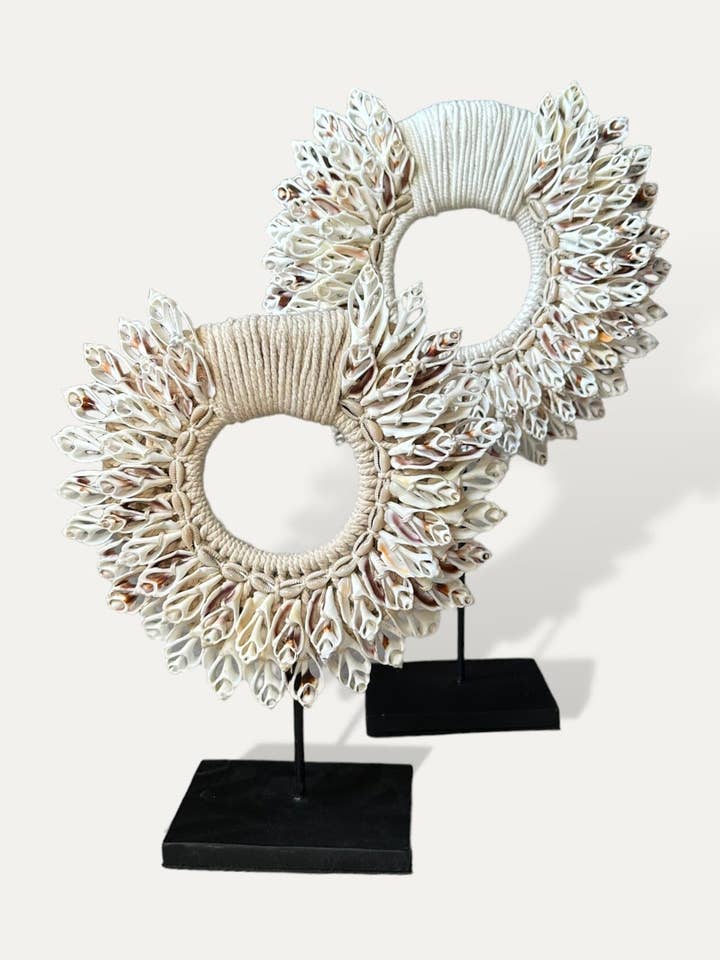 Collana tribale di conchiglie su base - Semesta per la vendita all'ingrosso da parte di Cokoha