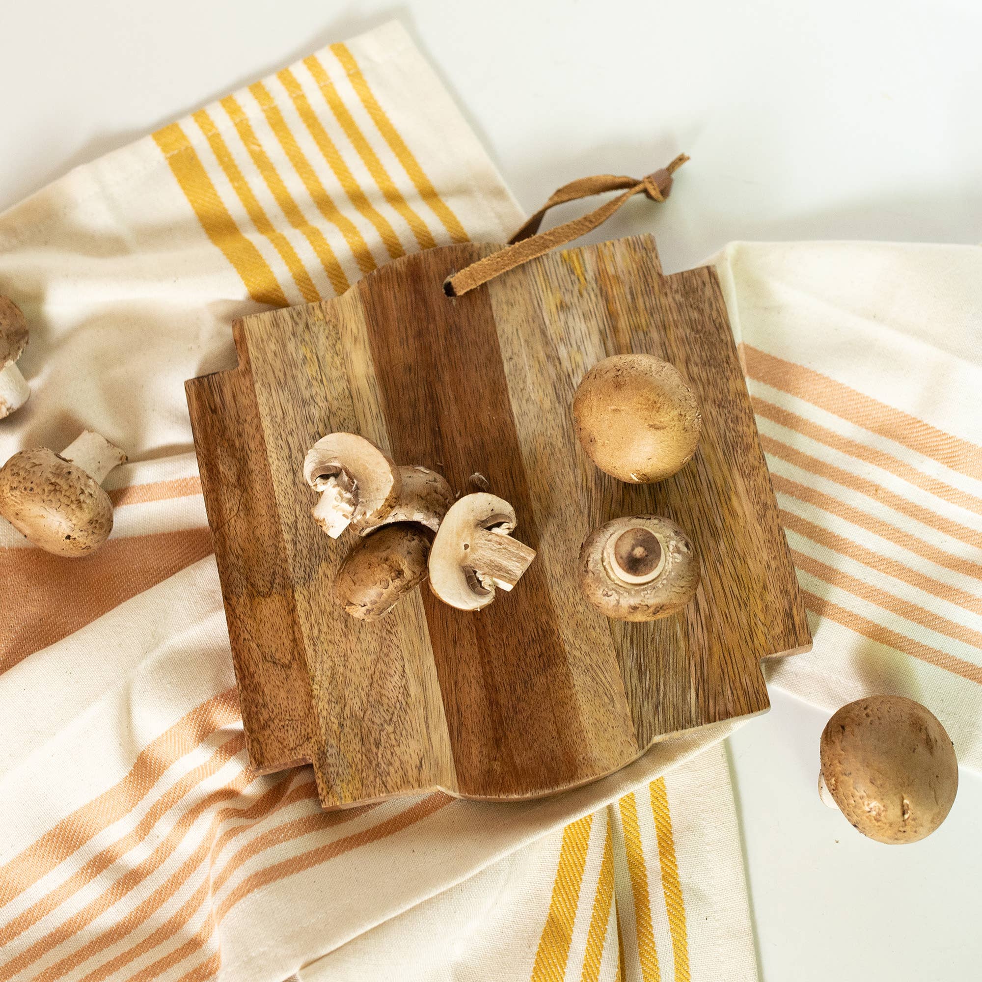 Foreside Home & Garden - Wholesale Cutting Board - Florence Pieced Square Cutting Board Natural Mango Wood