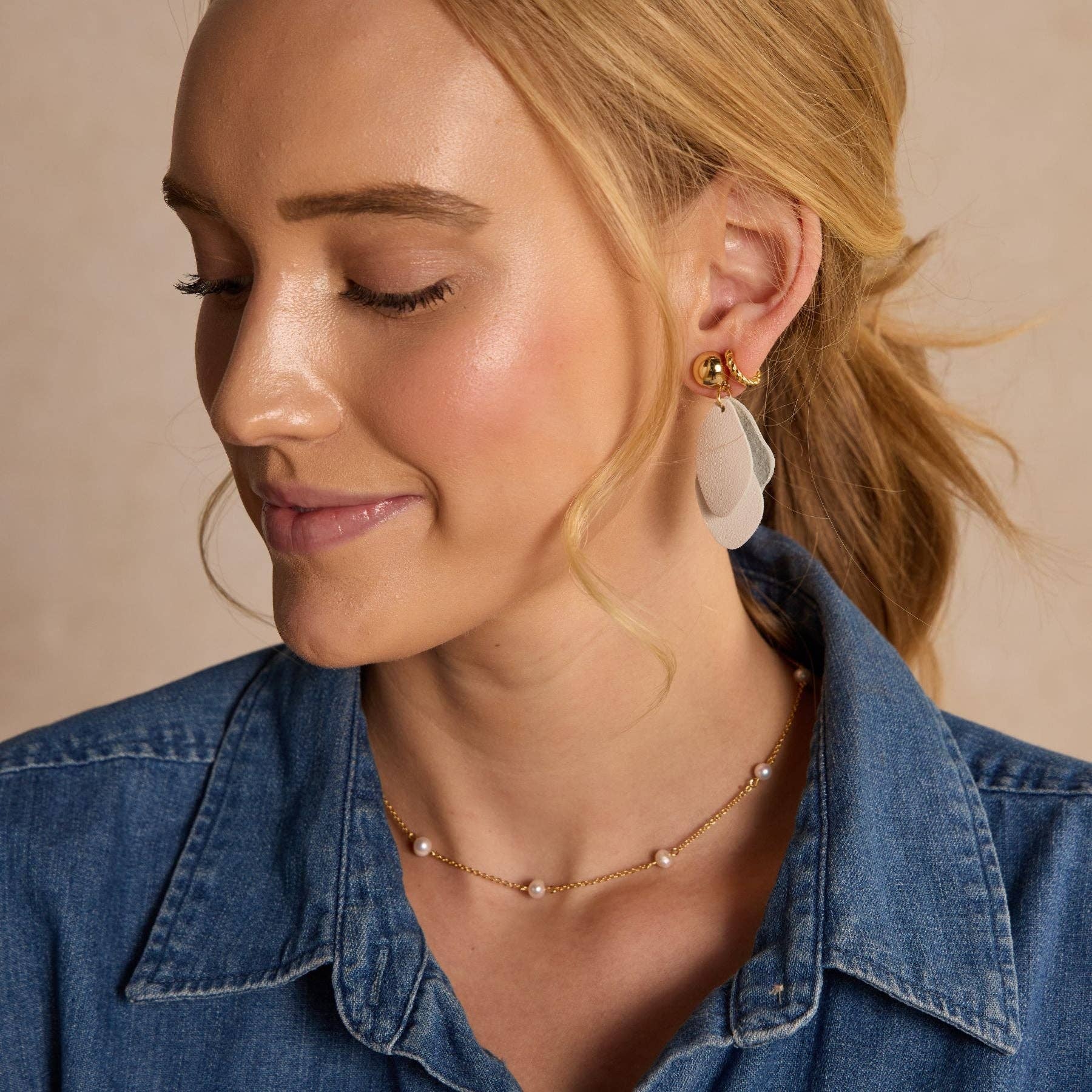 Nickel and Suede – Großhandel Ohrhänger – Creme Weston3