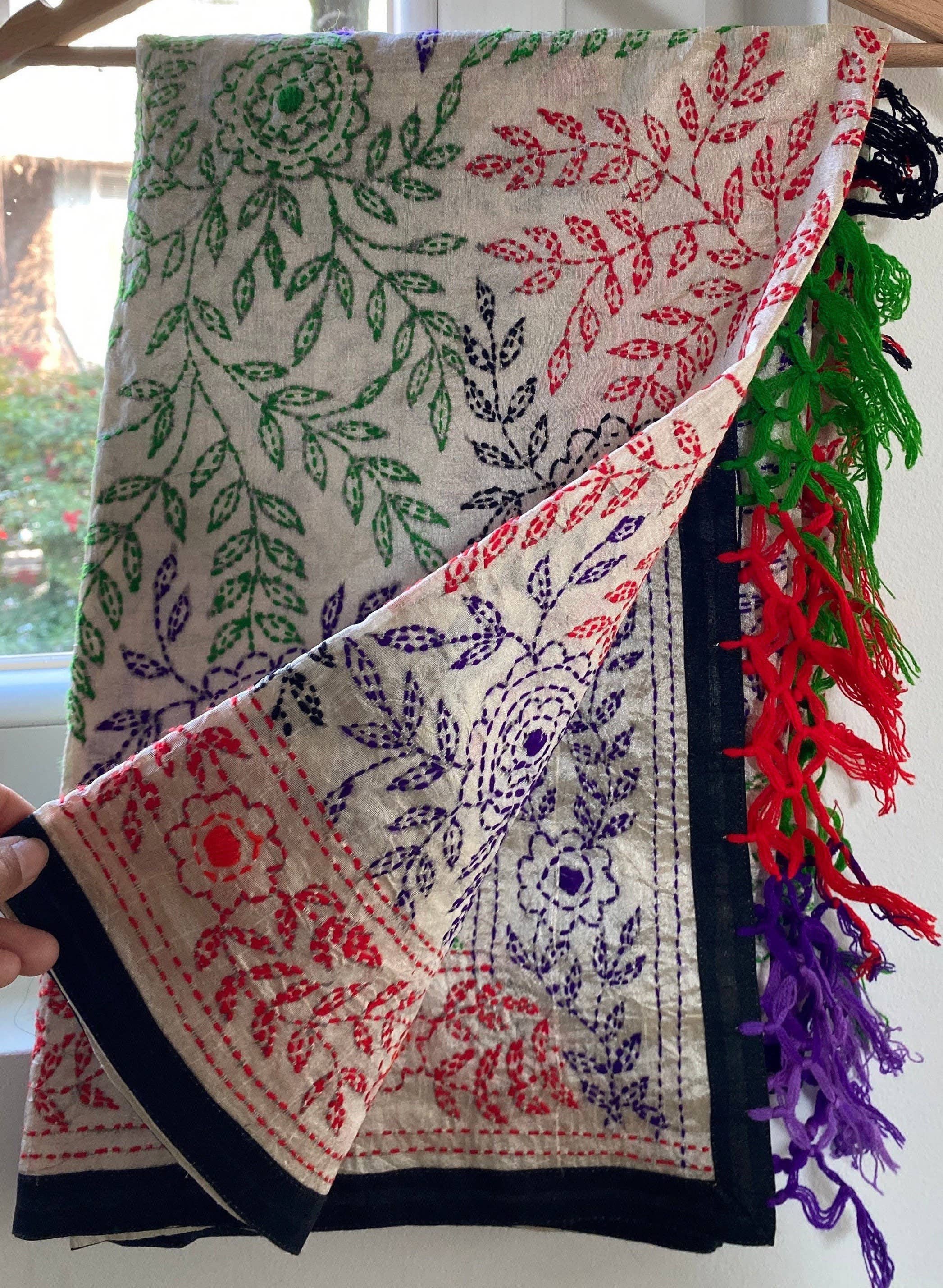 AmicaStyleStudio - Vendita all'ingrosso Sciarpa - Donna - Sciarpa Kantha in seta tussar ricamata a mano da donne2