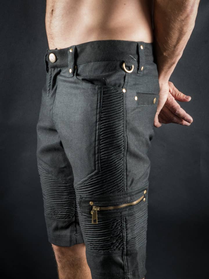 Pantaloncini Moto Burning Man per la vendita all'ingrosso da parte di Omni Collection