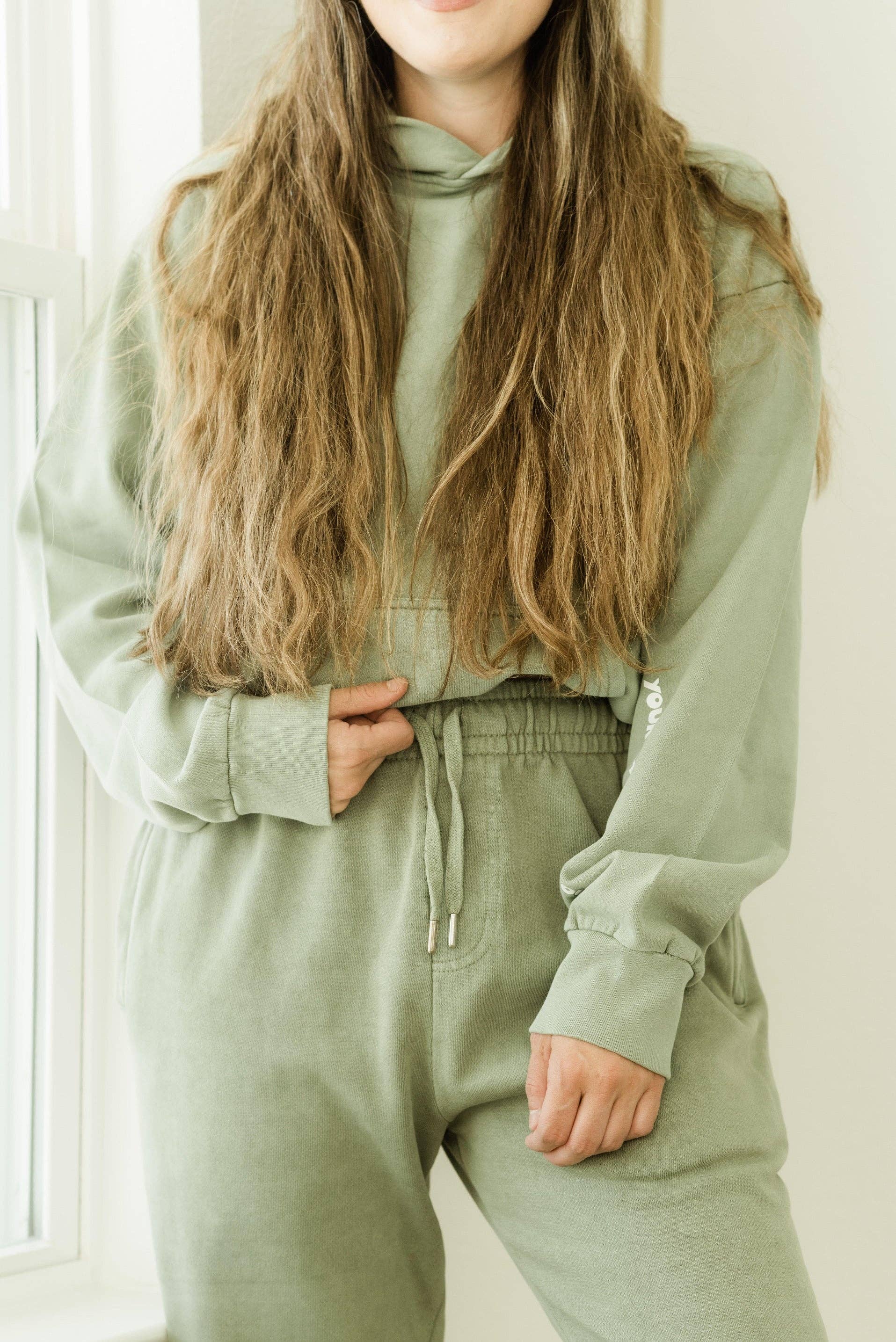 Rad Vibes Only - Vendita all'ingrosso Completo loungewear - Donna - Set abbinato con felpa e pantaloni sportivi Brighter Days Are Ahead3