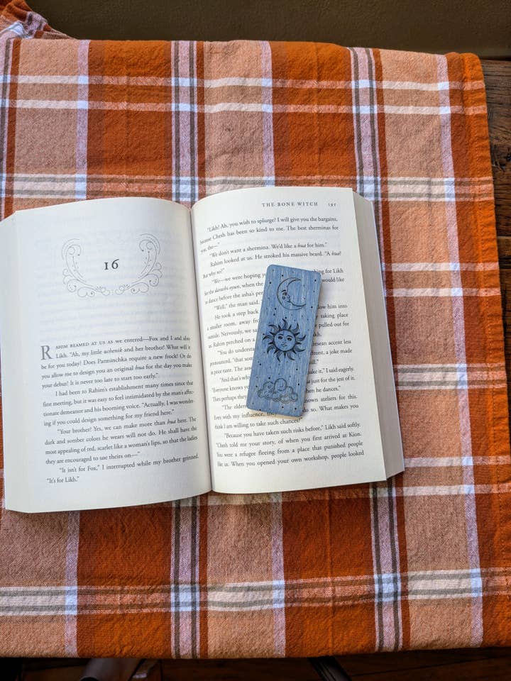 Marque-page en bois gravé Celestial Whimsigothic pour la vente par Stag and Branch