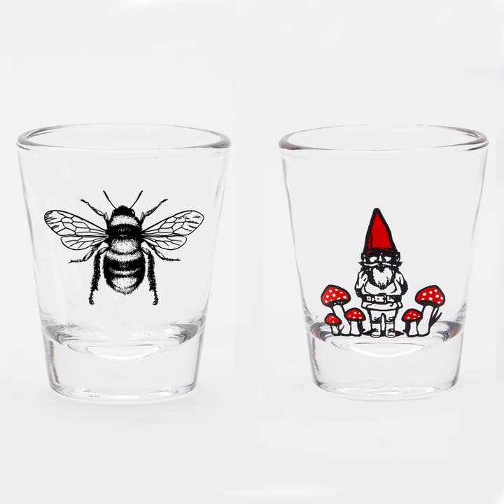 Par de vasos de chupito - Abeja y Gnomo para venta al por mayor de Counter Couture