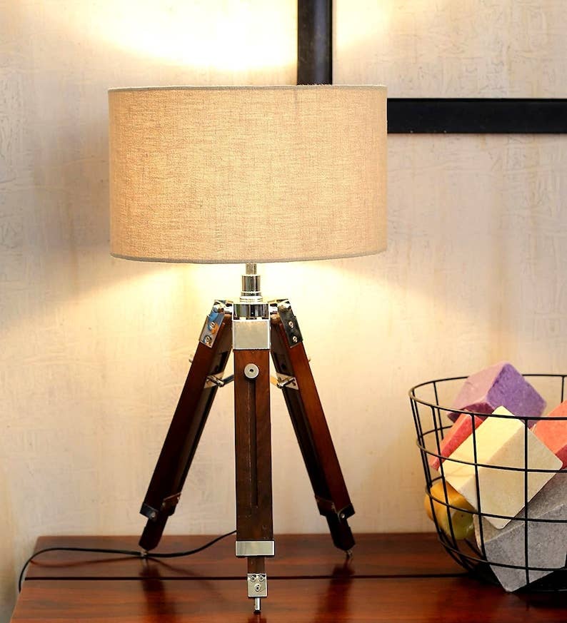 DDecorStore - Vente Lampes d'appoint/de bureau - Support de lampe de table en bois, trépied nautique chromé1