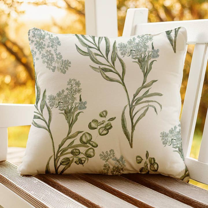 English Coastal Garden- English Garden utomhuskuddar för wholesale av Melissa Dayton Art and Design