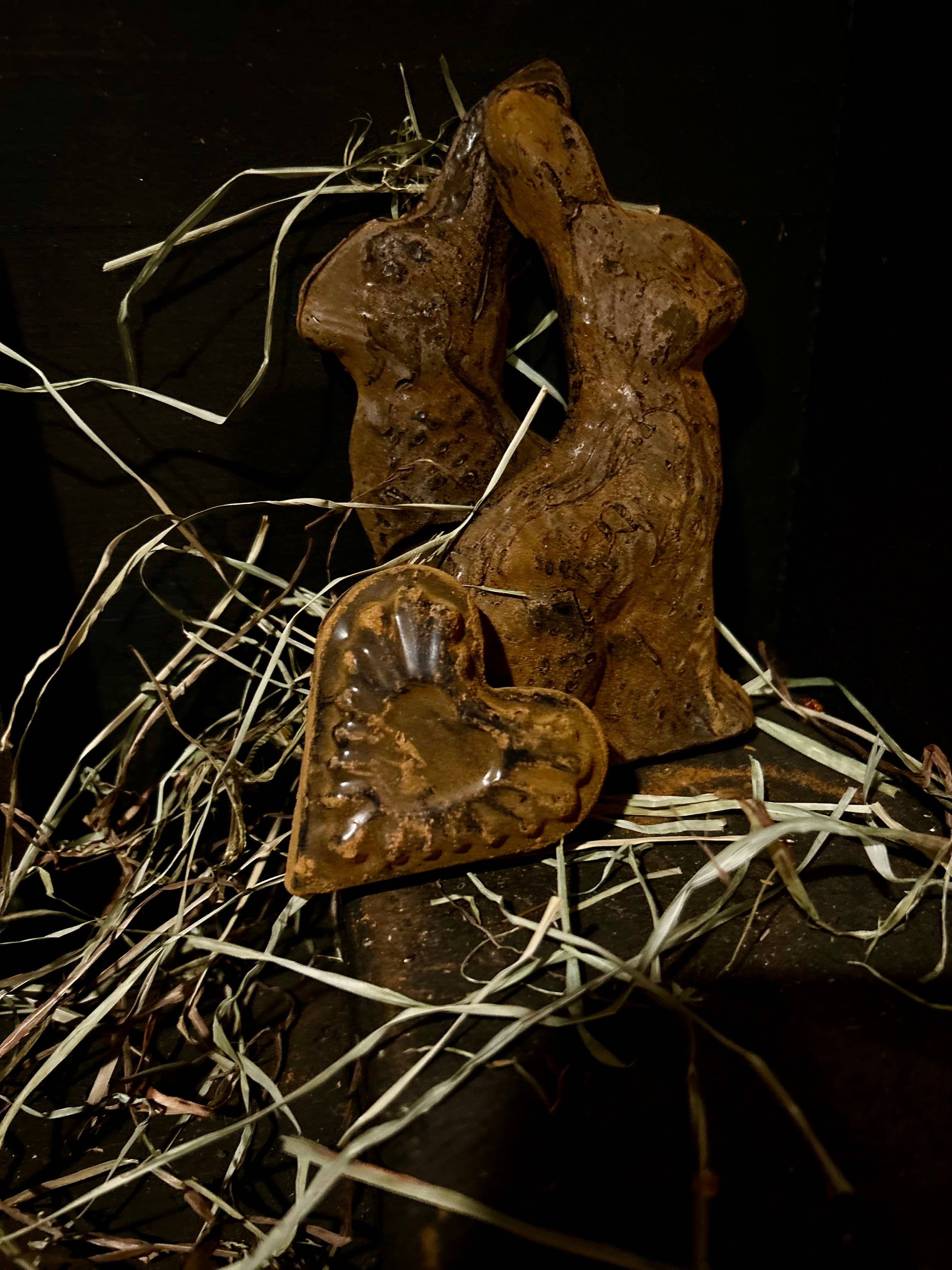The Cranberry Cornstalk Co. - Wholesale Decorative Plate/Dish/Bowl - Folk art blackened beeswax bowl filler2