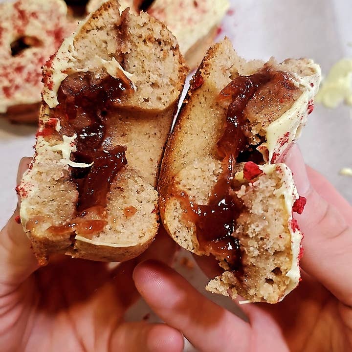 Stuffum Naturals – wholesale Kakor – Hallon citron maräng fyllda munk (Vassle)1