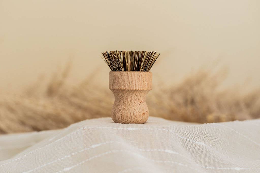 The Waste Less Shop – wholesale Cleaning brush – Beechwood Plastic-Free Pot Scrubber Brush – Hard Coconut