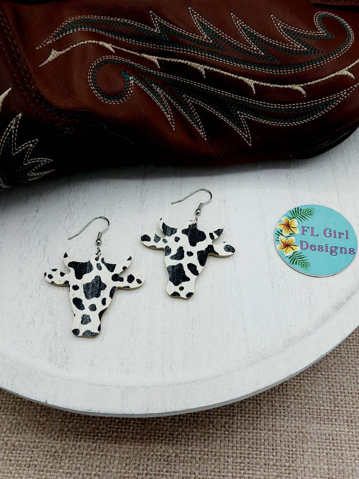 Boucles d'oreilles en liège de vache noir et blanc pour la vente par FL Girl Designs