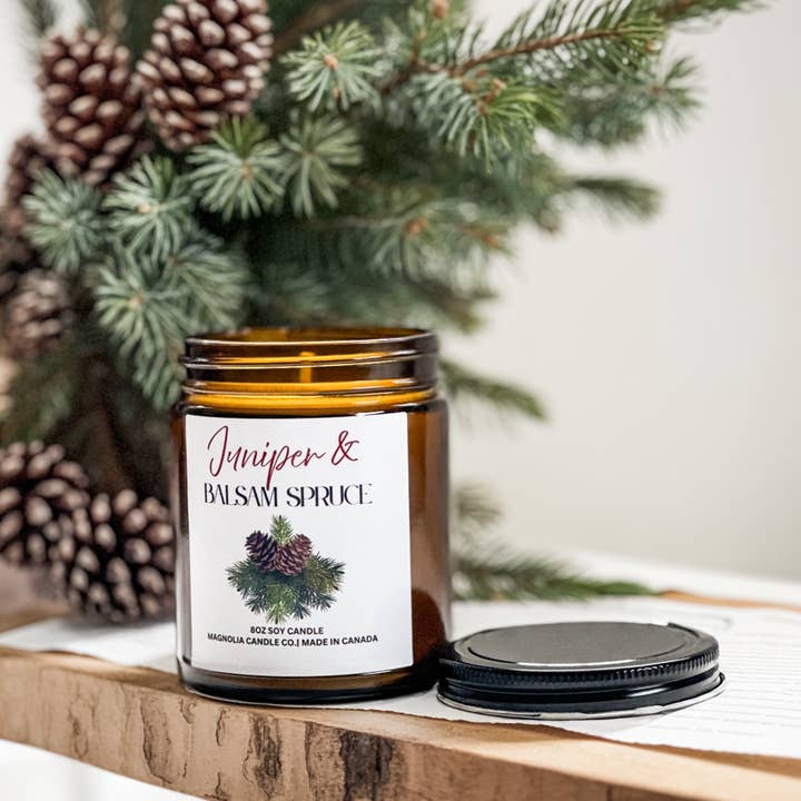 Wacholder & Balsamfichte - Weihnachten | Feiertagskerze 8oz und andere Ergebnisse für evergreen aroma im Großhandel. Kostenlose Rücksendungen und 60-Tage-Zahlungsziel auf Faire im Trend auf Faire.