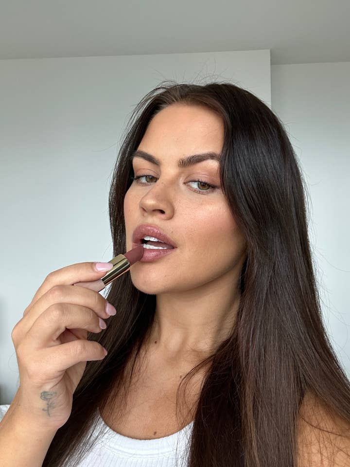 Miss Tanielle DESERT ROSE (opaca) per la vendita all'ingrosso da parte di SUZY. Lipsticks