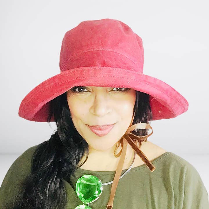 Chapeau de pluie imperméable ciré Poppy Extra Wide Gutter Brim pour la vente par Peak & Brim Hats