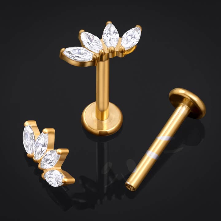 Labret en titane fileté à l'intérieur avec pierre CZ claire et demi-fleur dorée, calibre 1,2 mm pour la vente par Custom Plugs