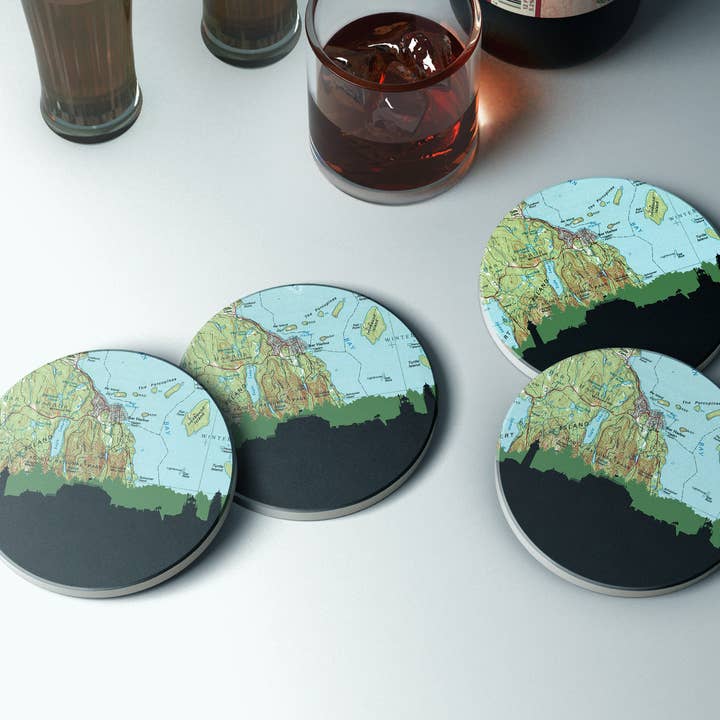 Bar Harbor Maine sæt med 4 coastere | kort+skyline for engroshandel hos Paperfinch Design