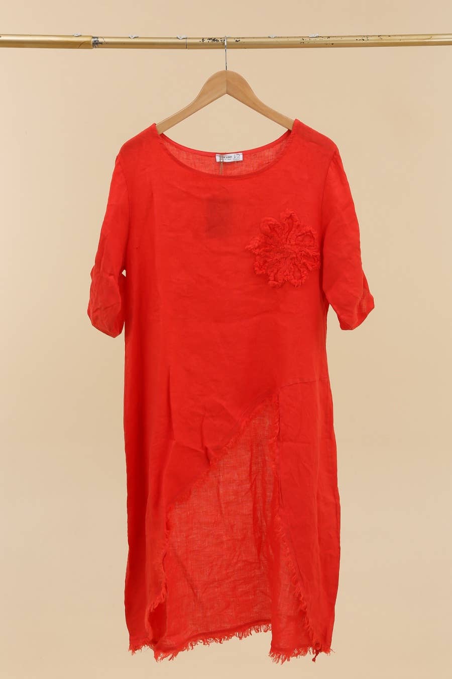 LÉA & LUC – Großhandel Kleid – Damen – 100 % Leinenkleid mit Blumenmotiv auf der linken Brust, REF. 724837