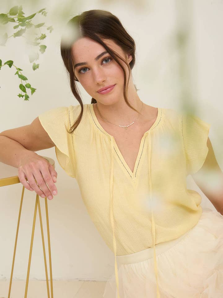 TOP DE MANGA COM FOLHO, LAÇO FRONTAL E RENDAS EM ESCADA por atacado de MINE