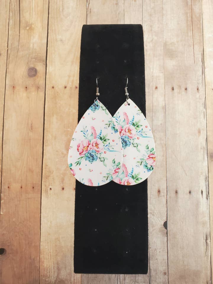 Boucles d'oreilles en larmes florales pour la vente par Creative Otters