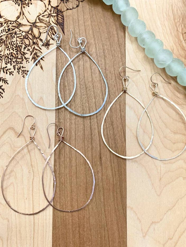 Hamrade tårdroppar för wholesale av Kaeli Farrar Jewelry Designs