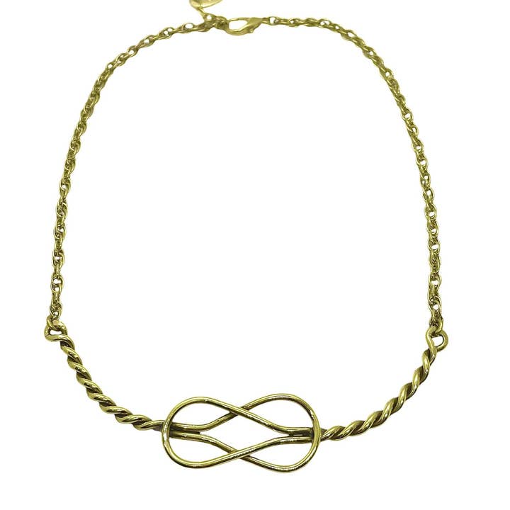 Halskæde med flad knude i håndkrøllet messing for engroshandel hos Gloria Mago