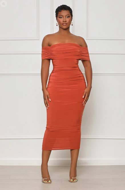 Uptown Apparel - Venta al por mayor Vestido - Mujer - Vestido midi elegante con escote caído11