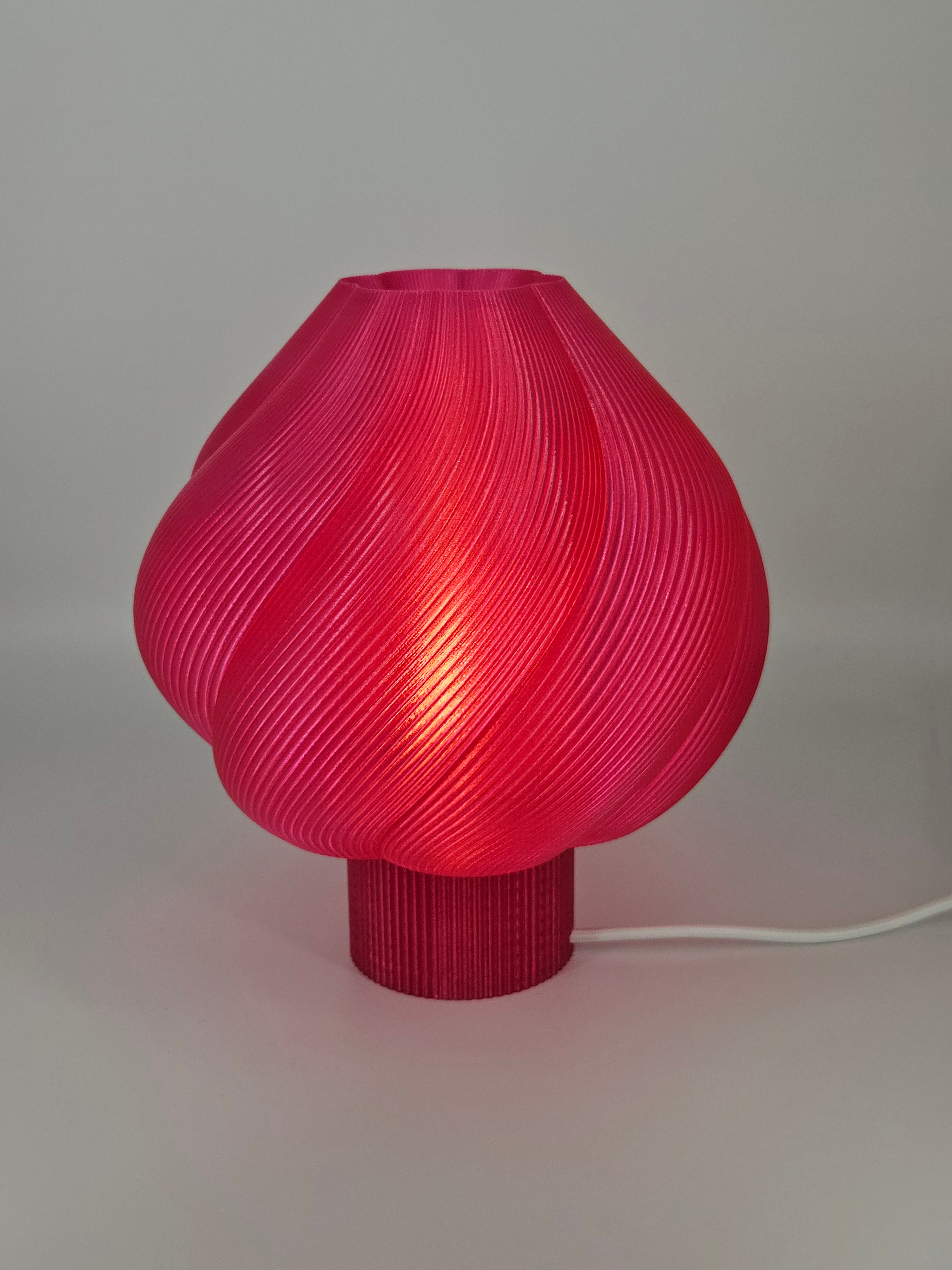 Coast Fig - Wholesale Accent/Desk Lamp - Concha ondulada - Rojo frambuesa3
