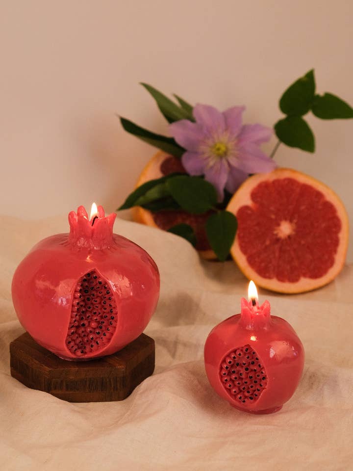 Bougie en forme de grenade pour la vente par Interlude Candles