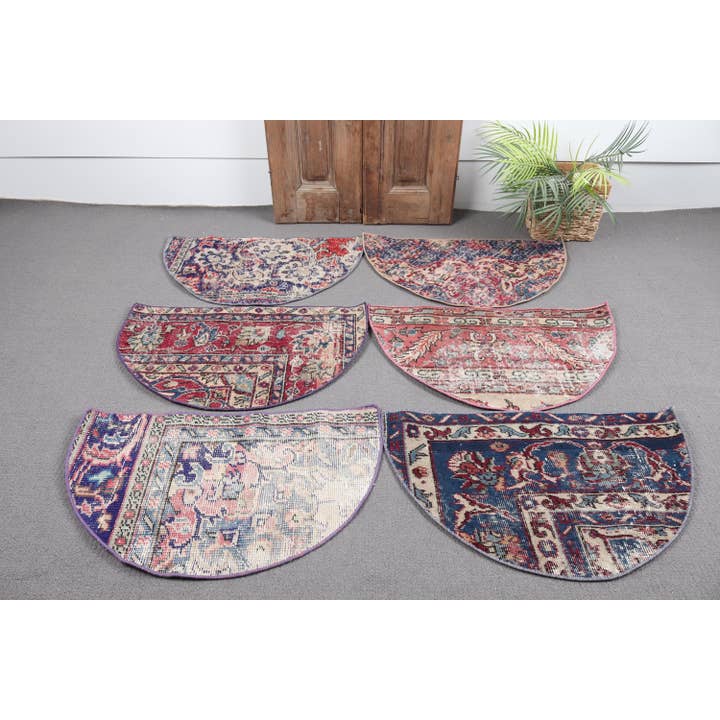 Turkisk Vintage Matta 1,5x2,5 ft, Röd Geometrisk med blommiga inslag Matta för wholesale av The Loom Wholesale