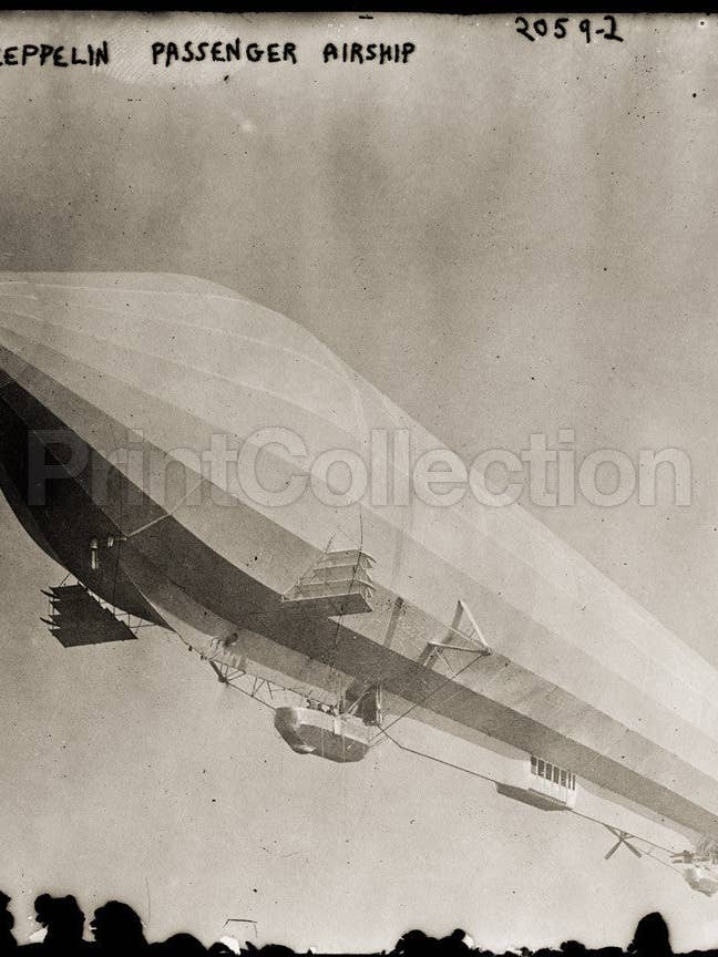 Dirigível de passageiros Zeppelin por atacado de Print Collection