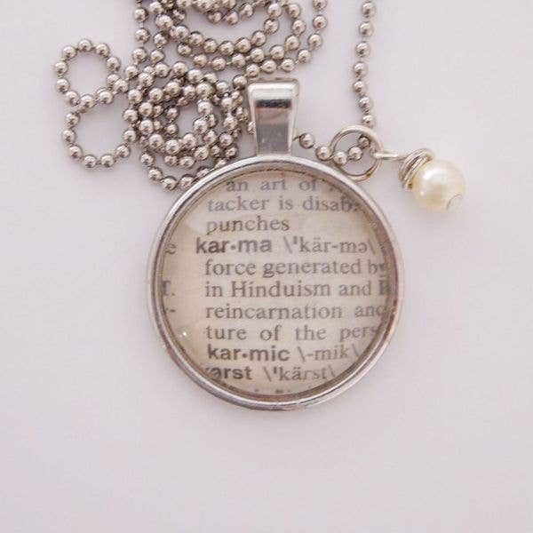 Collana con ciondolo «Karma» per la vendita all'ingrosso da parte di KraftyKash Designs