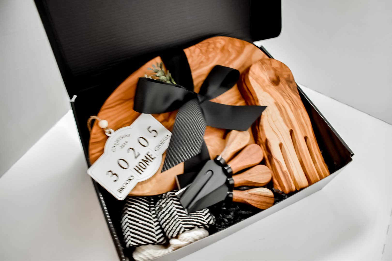 Theba Handmade - Wholesale Cutting Board - Luxury Gift Box- Olive Wood Deluxe2