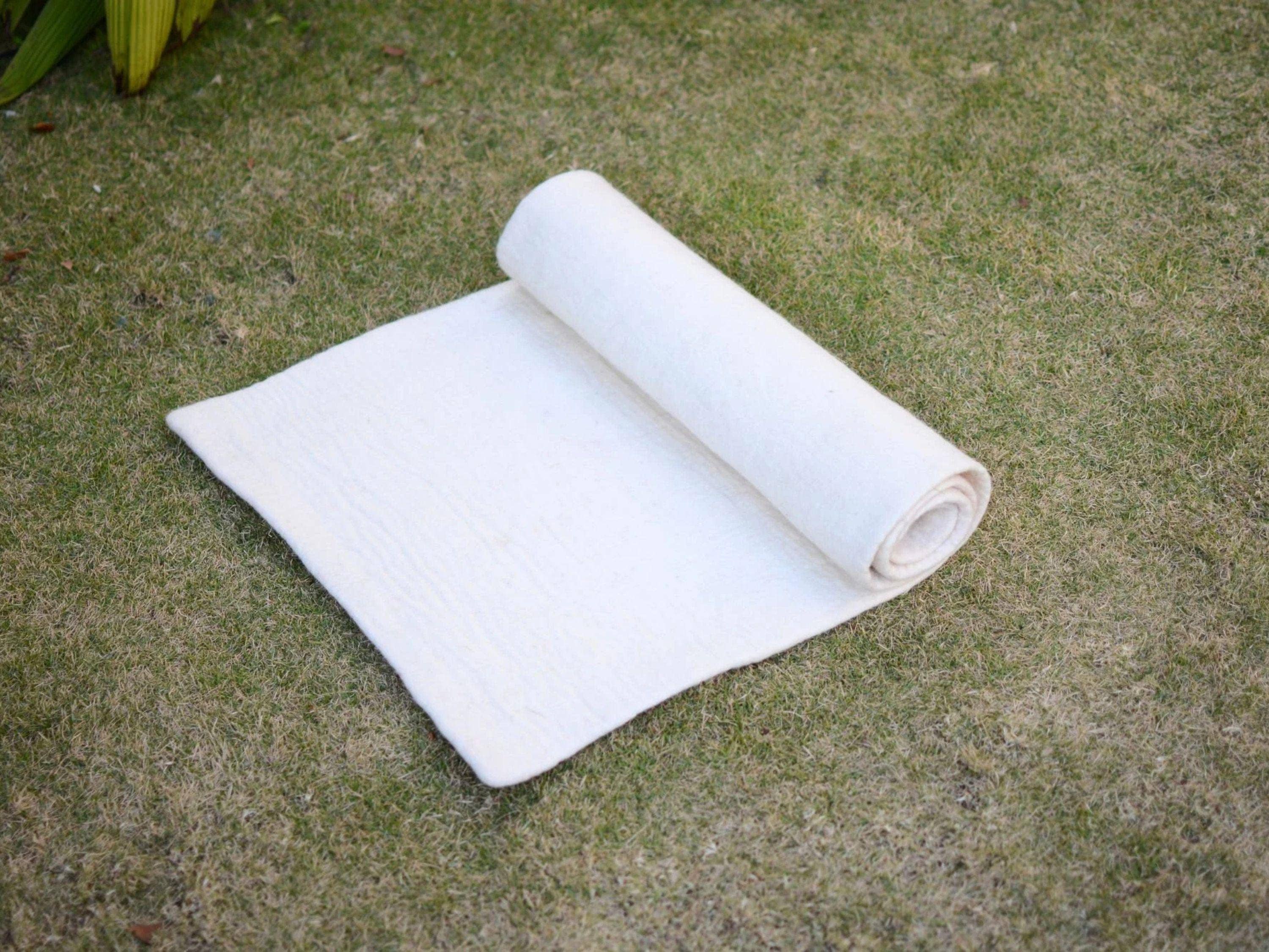 Woollyfelt - Vente Tapis de yoga - Tapis de yoga en laine feutrée fait main : antidérapant et pliable1